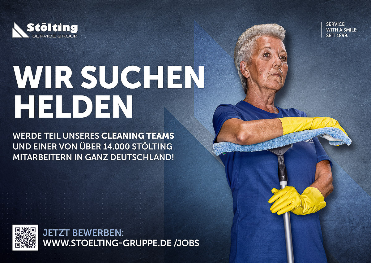 Professionelles Kampagneportrait einer lächelnden Person in hochwertiger Studioaufnahme.