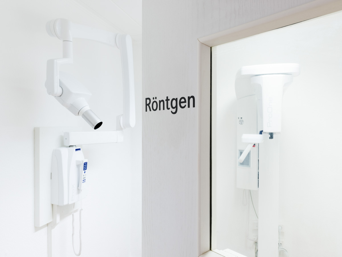 Röntgenraum bei einem Zahnarzt.